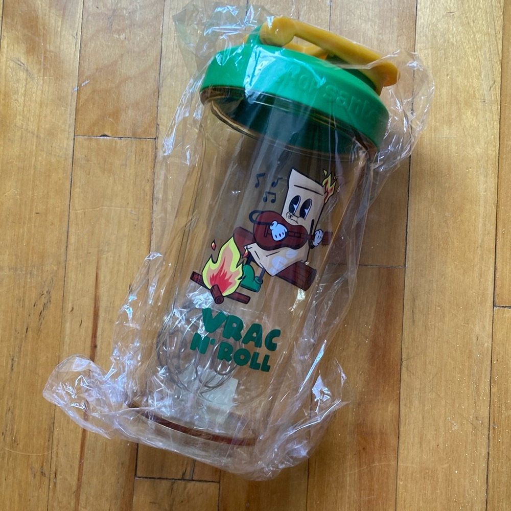 💎 NEW Green and Yellow BPA Free Shaker Cup